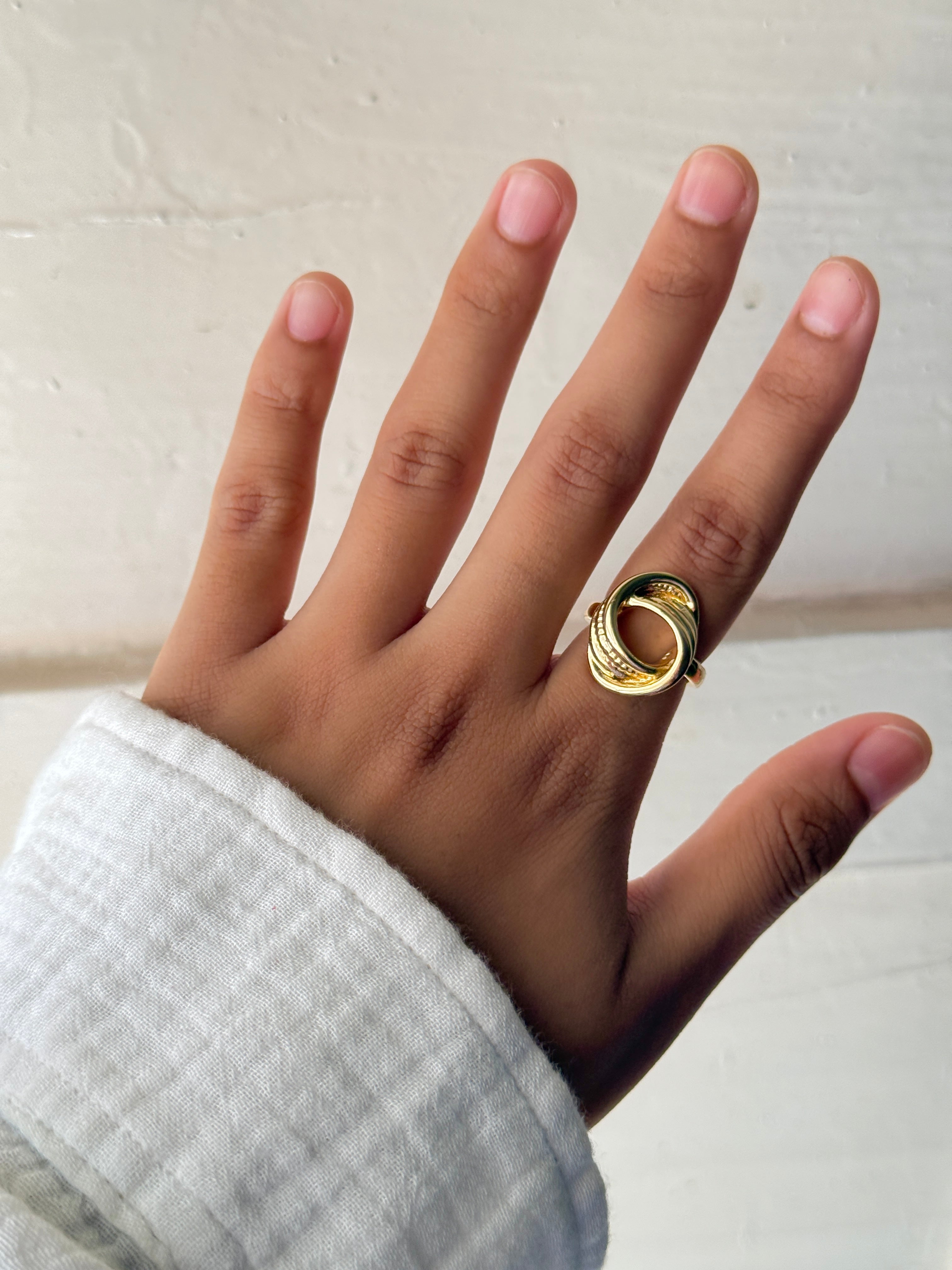Eternite Loop Ring