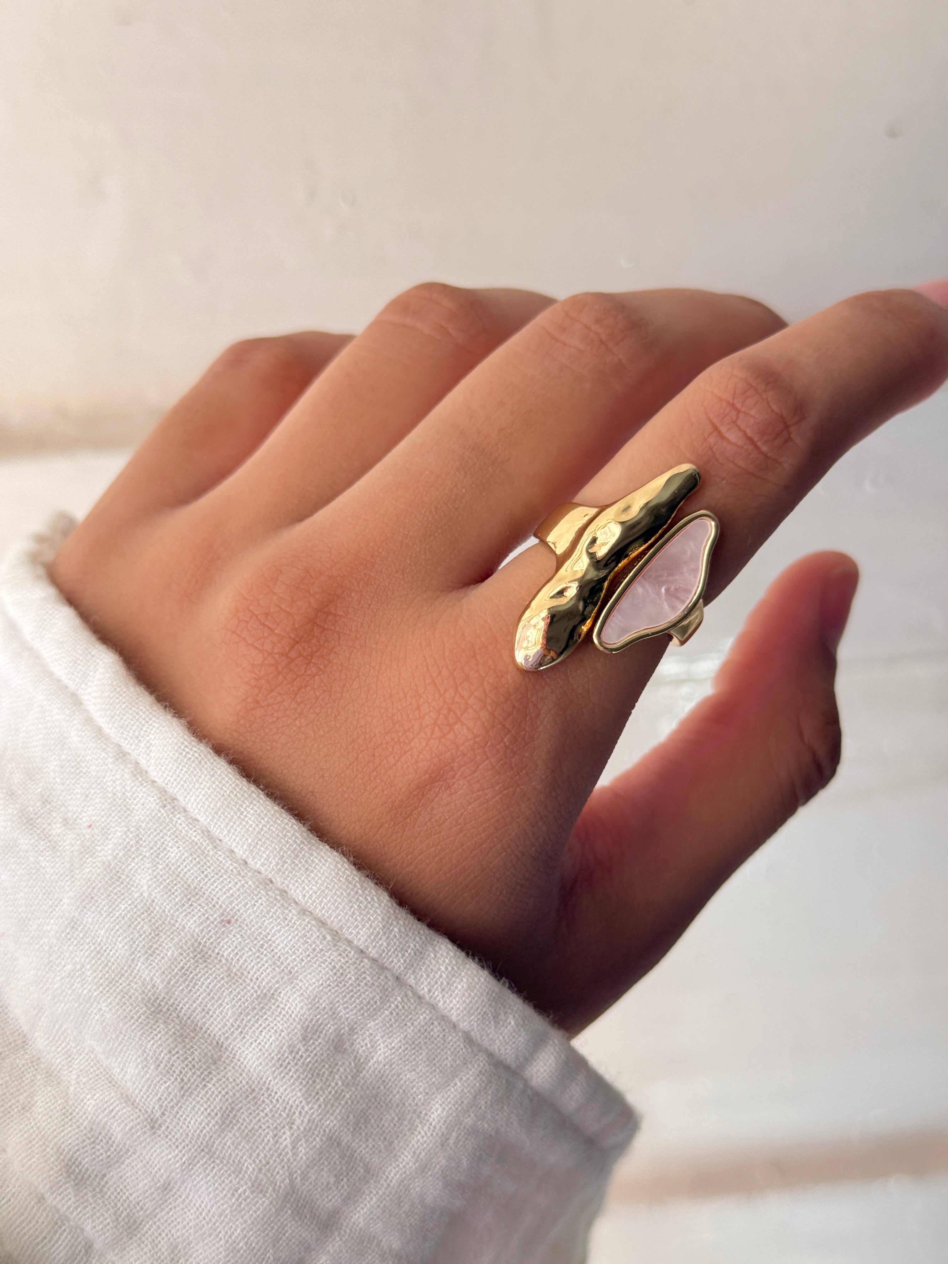 Elowen Shell Ring