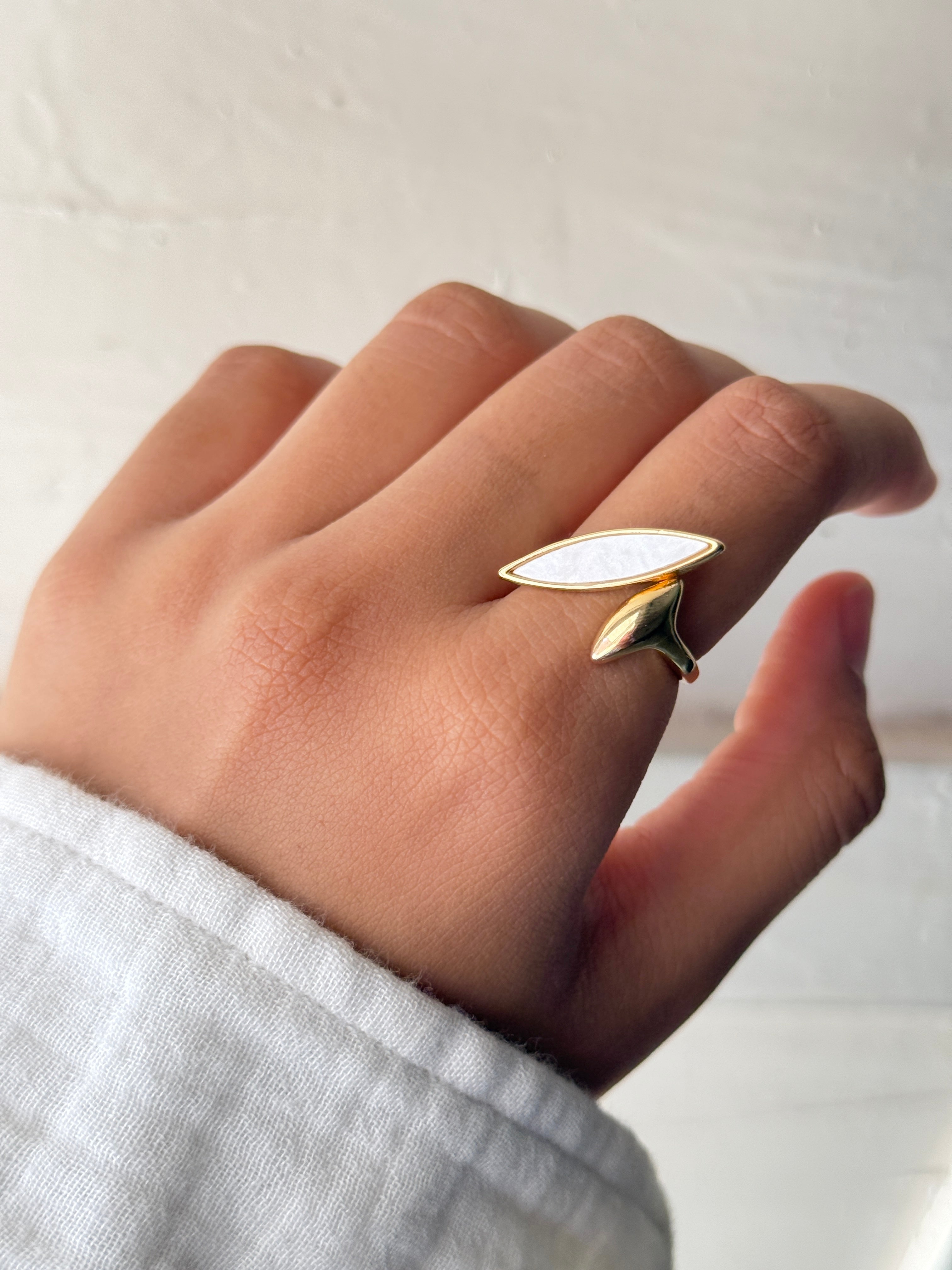 Elara Shell Ring